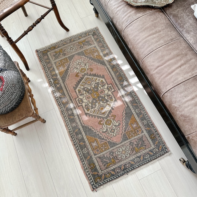 トルコ ヴィンテージラグ TR26 | クルシェヒル | 50cm × 105cm