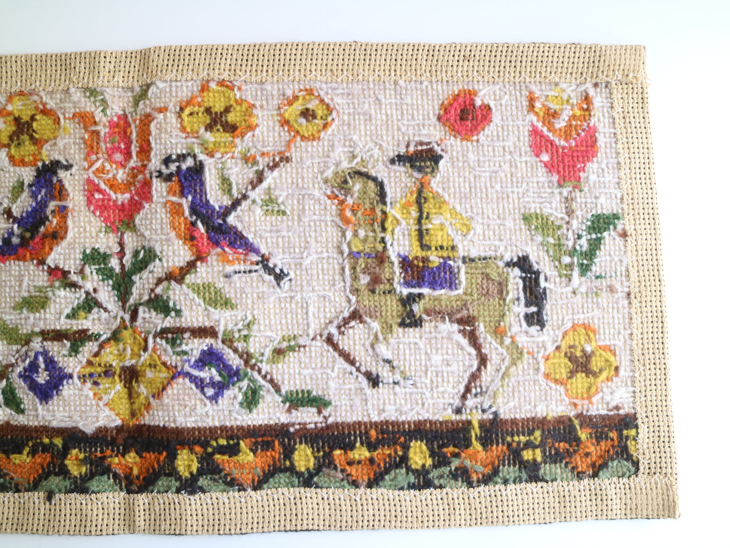 スウェーデンで見つけたツヴィスト刺繍のタペストリー No.6767