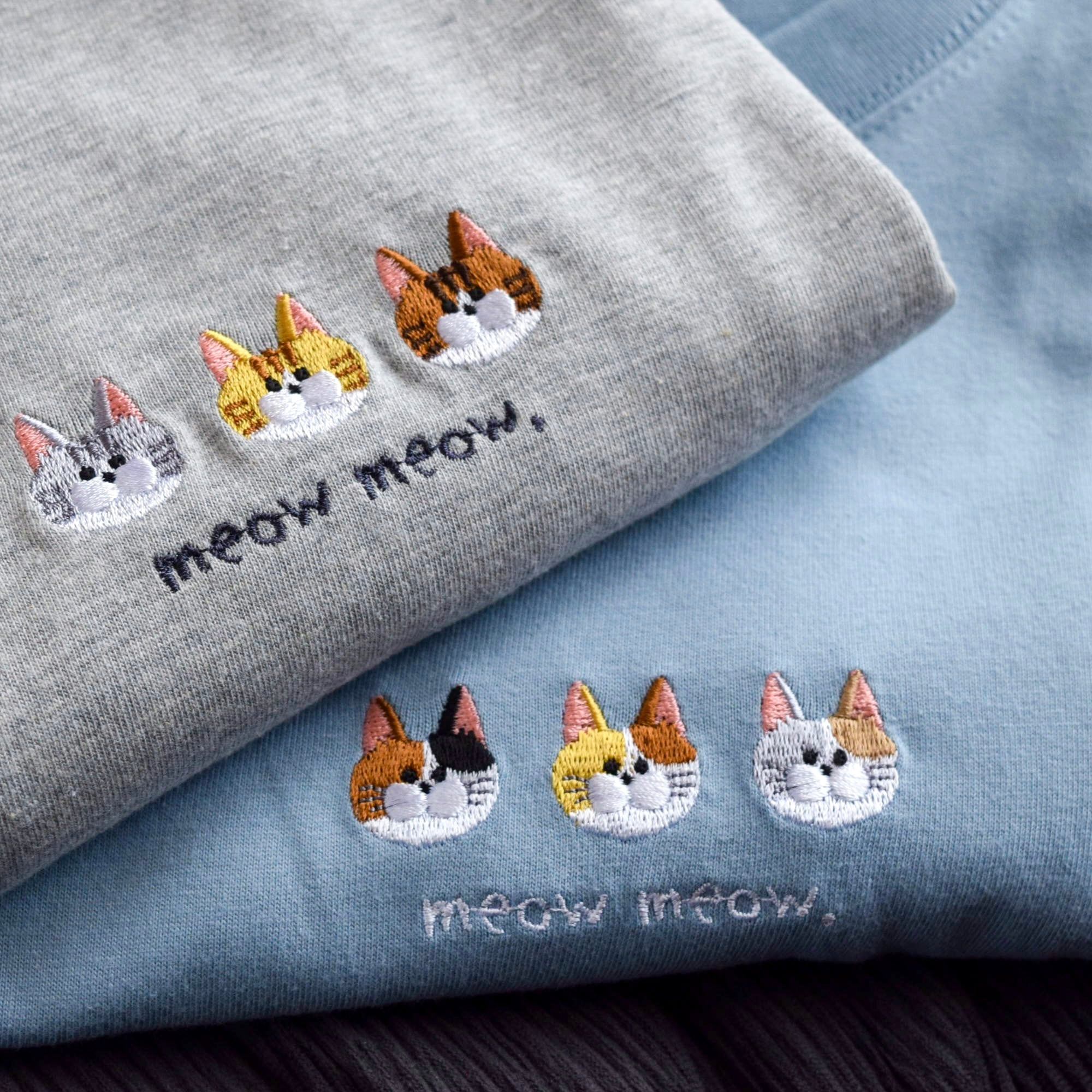 猫が選べる！にゃんこトリオ刺繍Tシャツ 名入れ可【選べる4色】親子