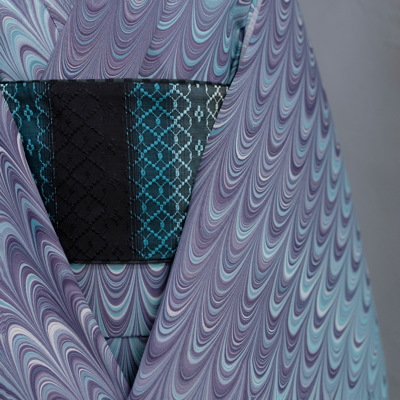 「ブラックパープル×オーシャンブルー」〜ピーコック柄〜セオアルファ〜浴衣・夏着物・単衣