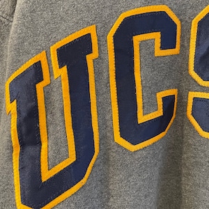 【gear】カレッジ 刺繍ロゴ UCSD カリフォルニア大学サンディエゴ ビッグロゴ アメリカ古着