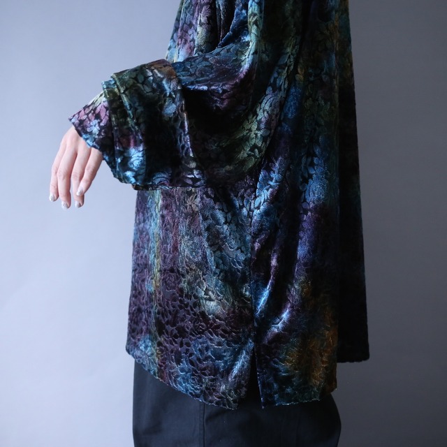 gradation special coloring pattern over silhouette velours shirt