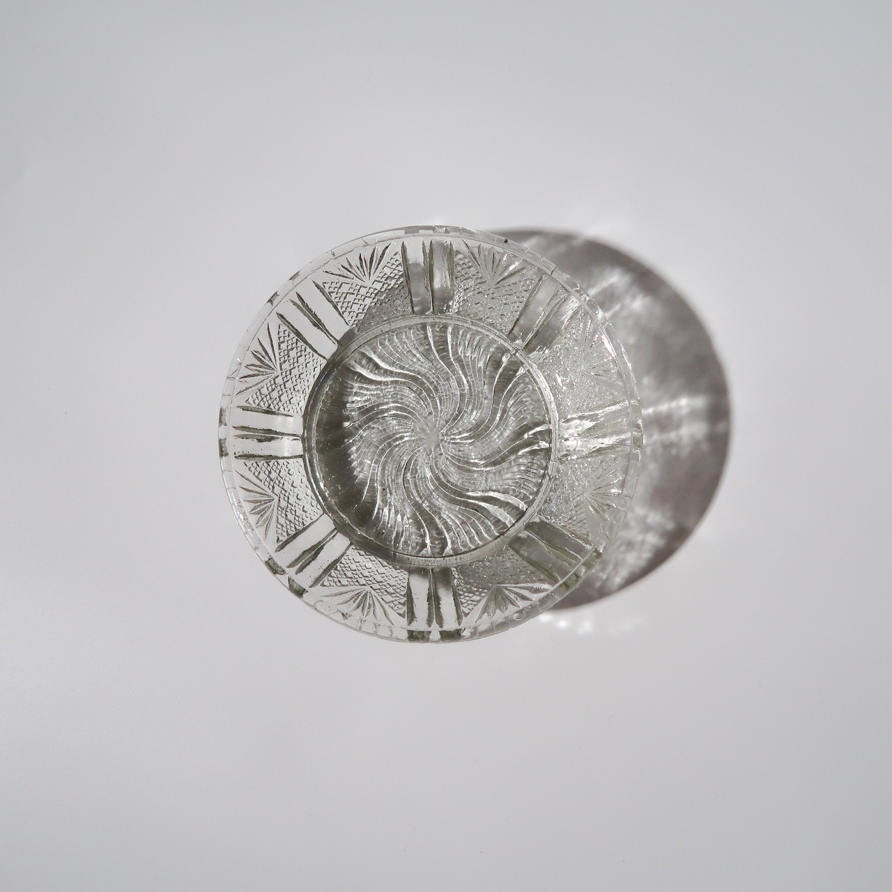 プレスガラス皿 "水紋"