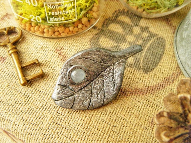 【アクアマリン】木の葉のブローチ