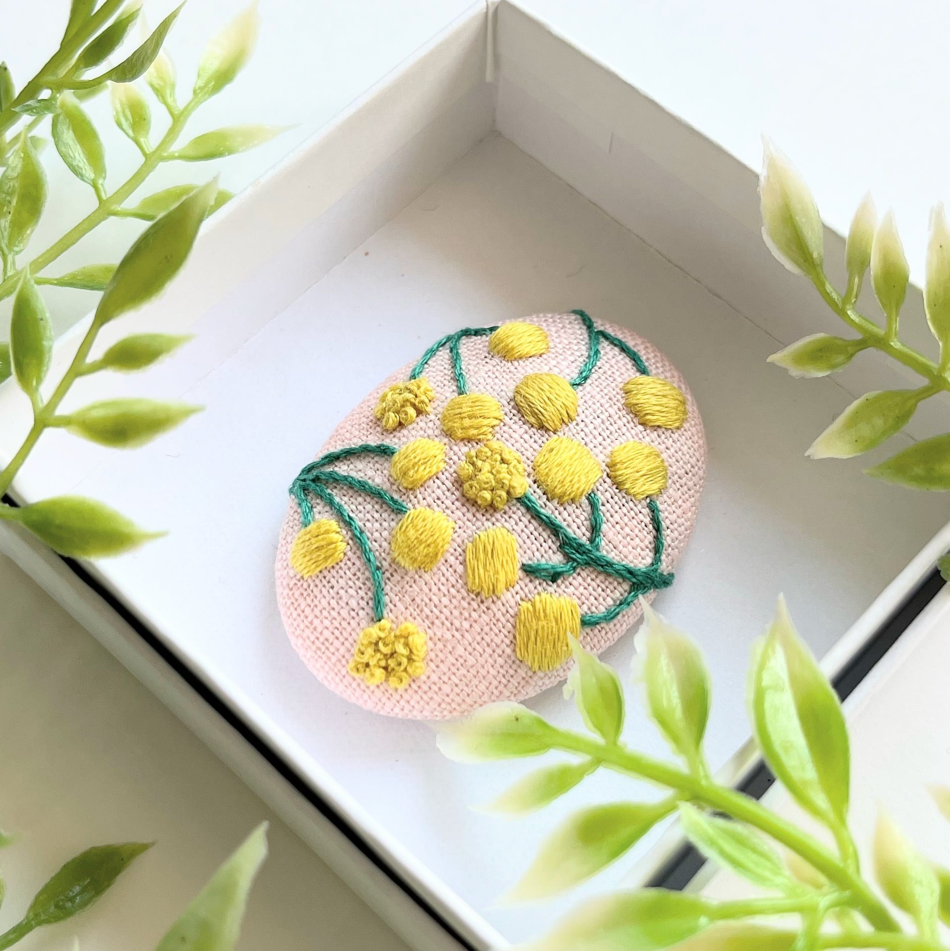 ミモザの刺繍ブローチ【botanical】#233 | j.couture