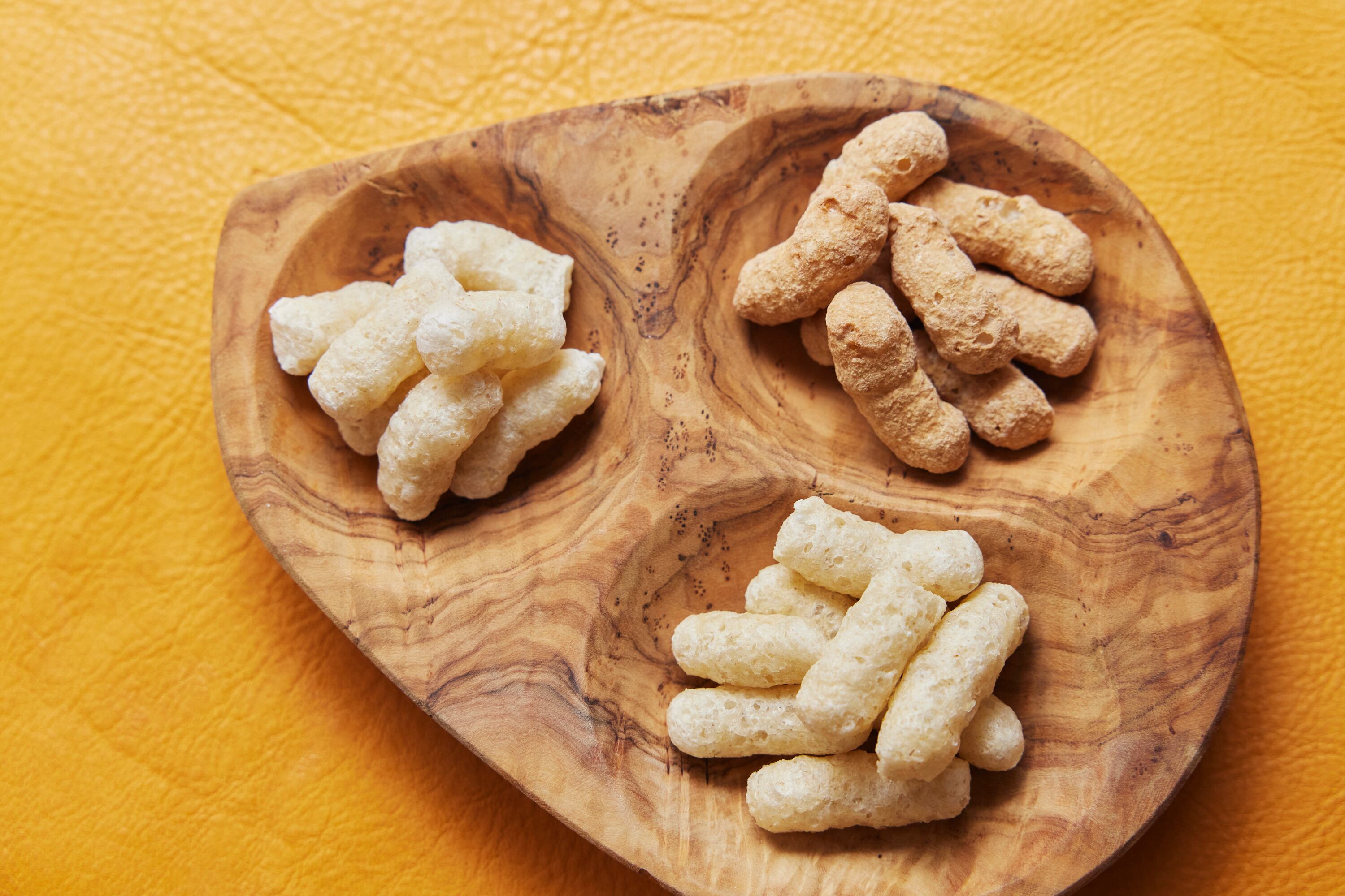 黒糖塩味プレーンの3種×2袋＝計6袋。グルテンフリーのお米スナック「玄米パフ70g」