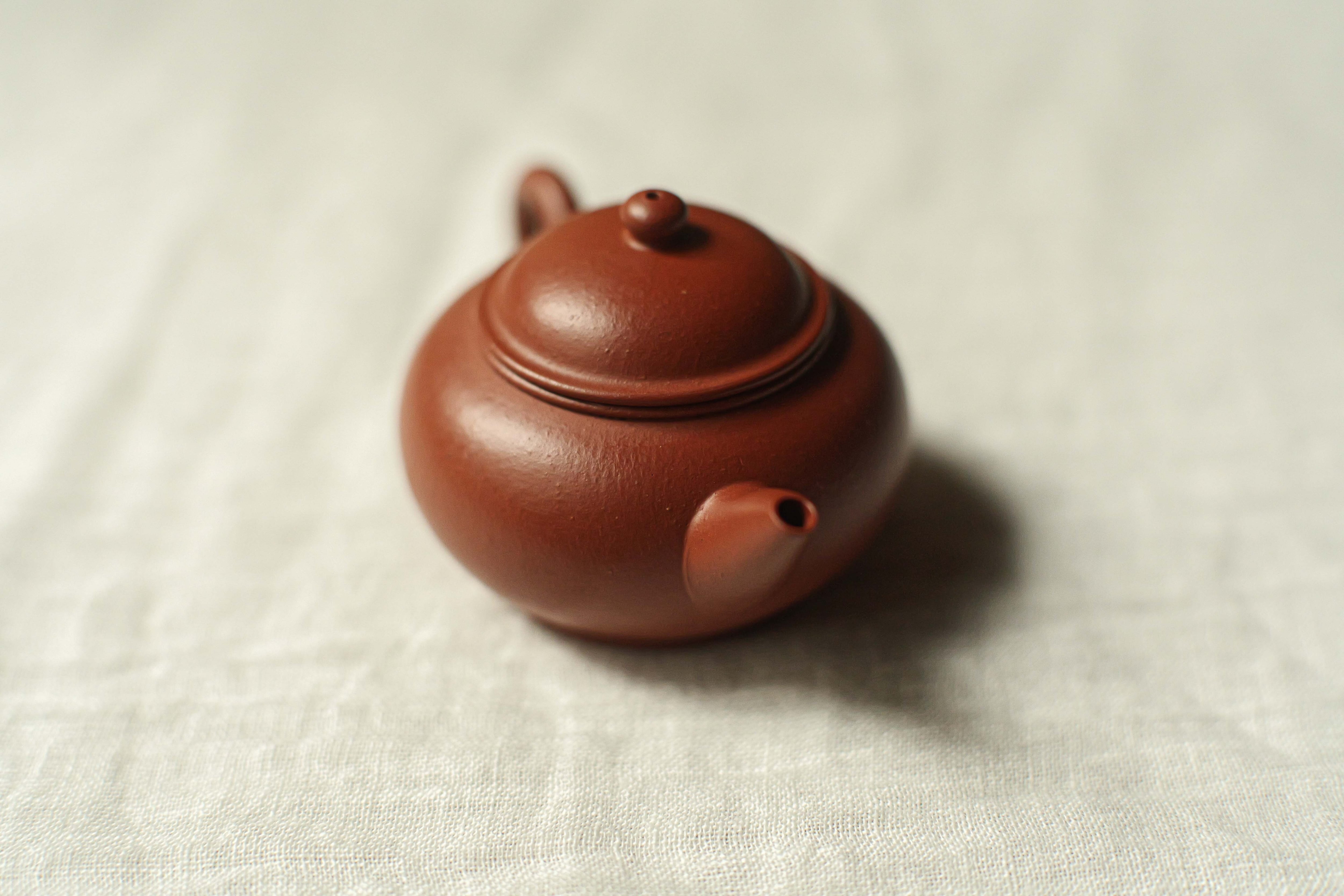 ヴィンテージ 宜興紫砂壺「水平」乙（約60cc）・朱泥 | 北白川糕糰店