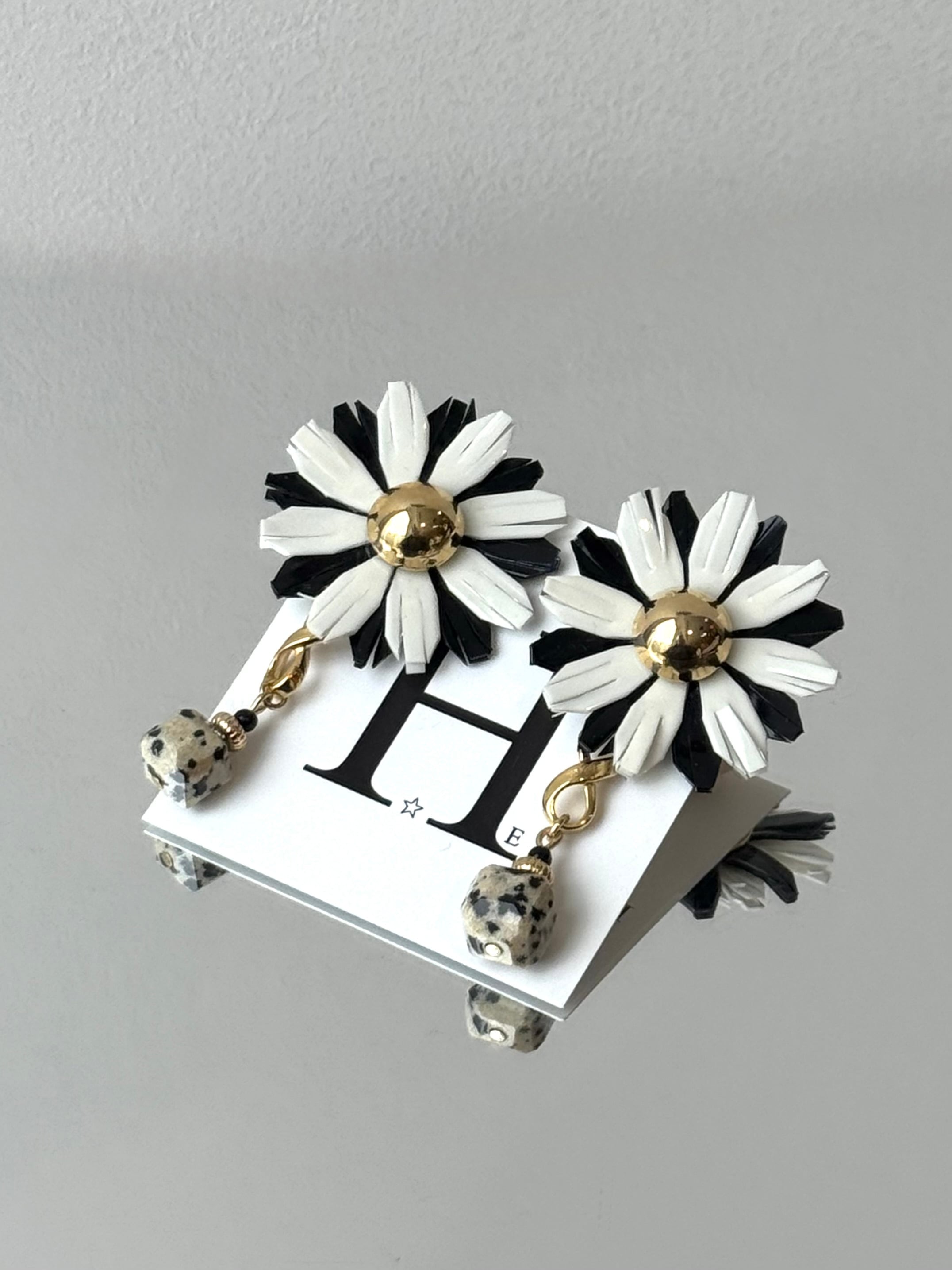 monotone flower square stone drop gold