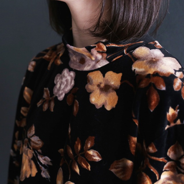 brown rose pattern mock neck velours cut-sew