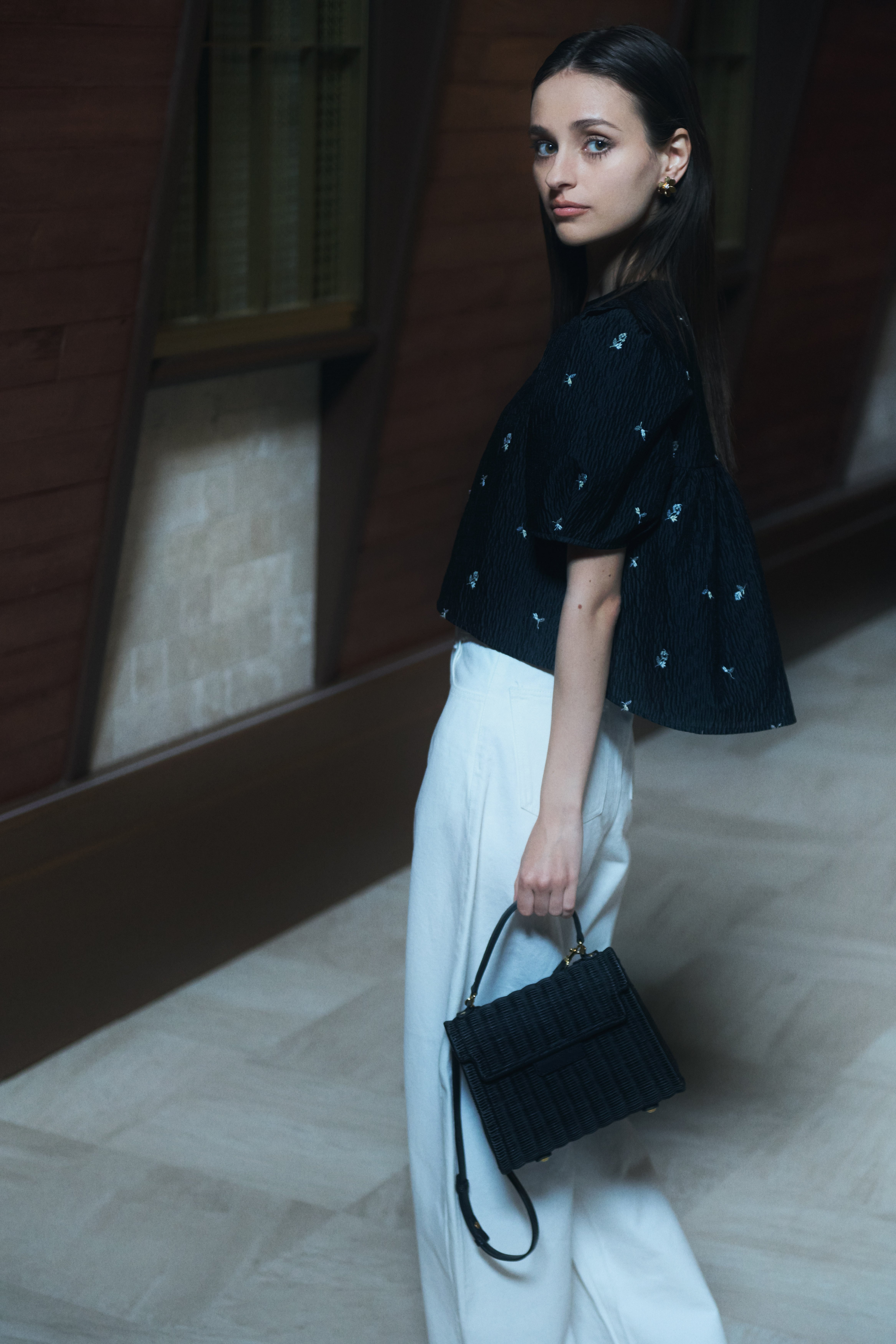 Leather trimmed rattan bucket bag | Bluelea