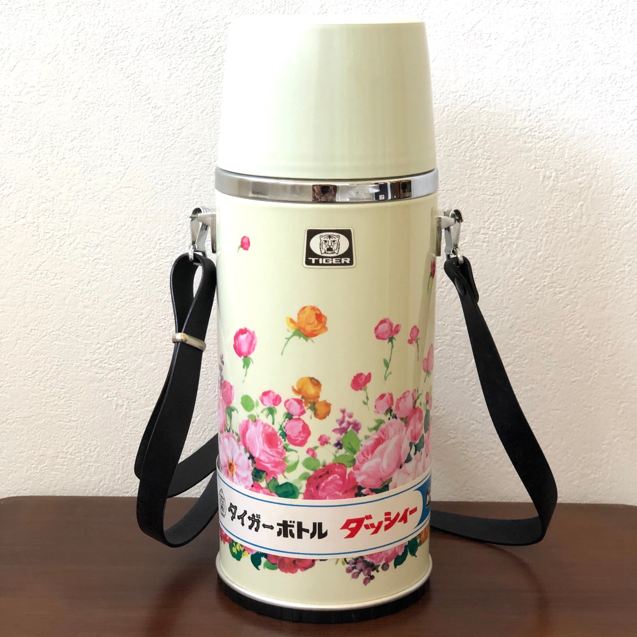タイガー花柄の白い水筒 | コルビジェ
