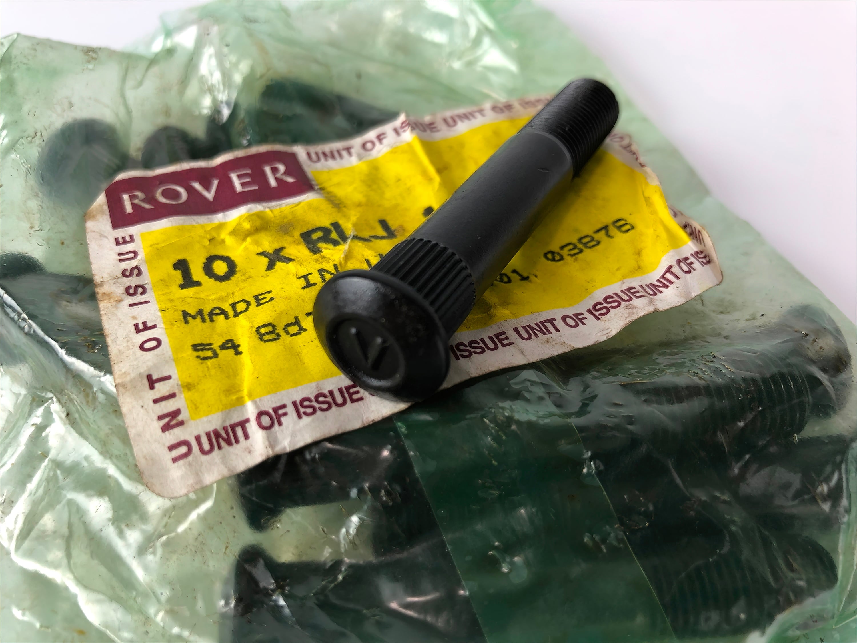 ハブボルト リヤ 純正品 Vマーク入り 10インチ〜12インチ