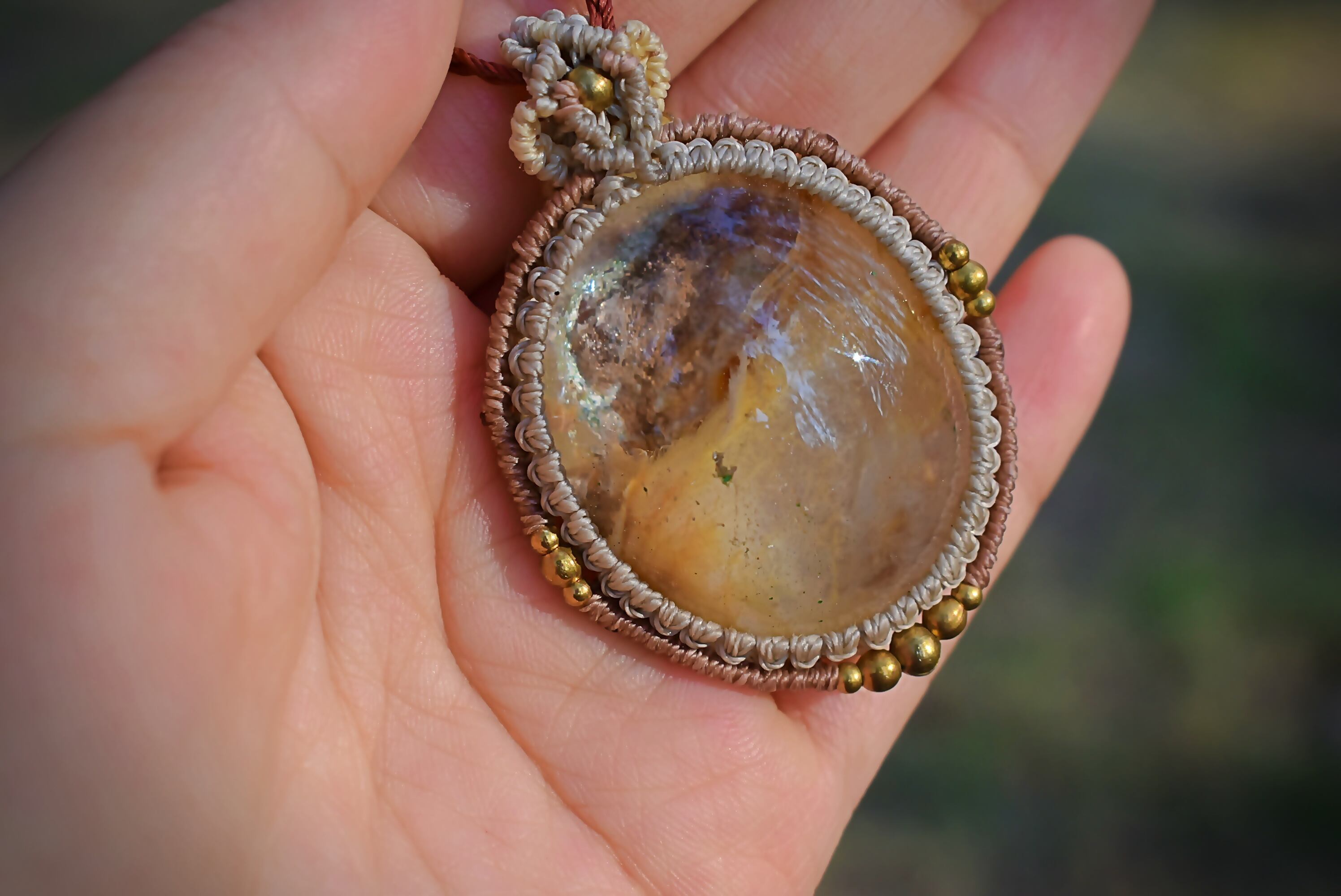 ふたつの異なる世界★イエローピンク★ガーデン水晶 マクラメペンダントgarm034