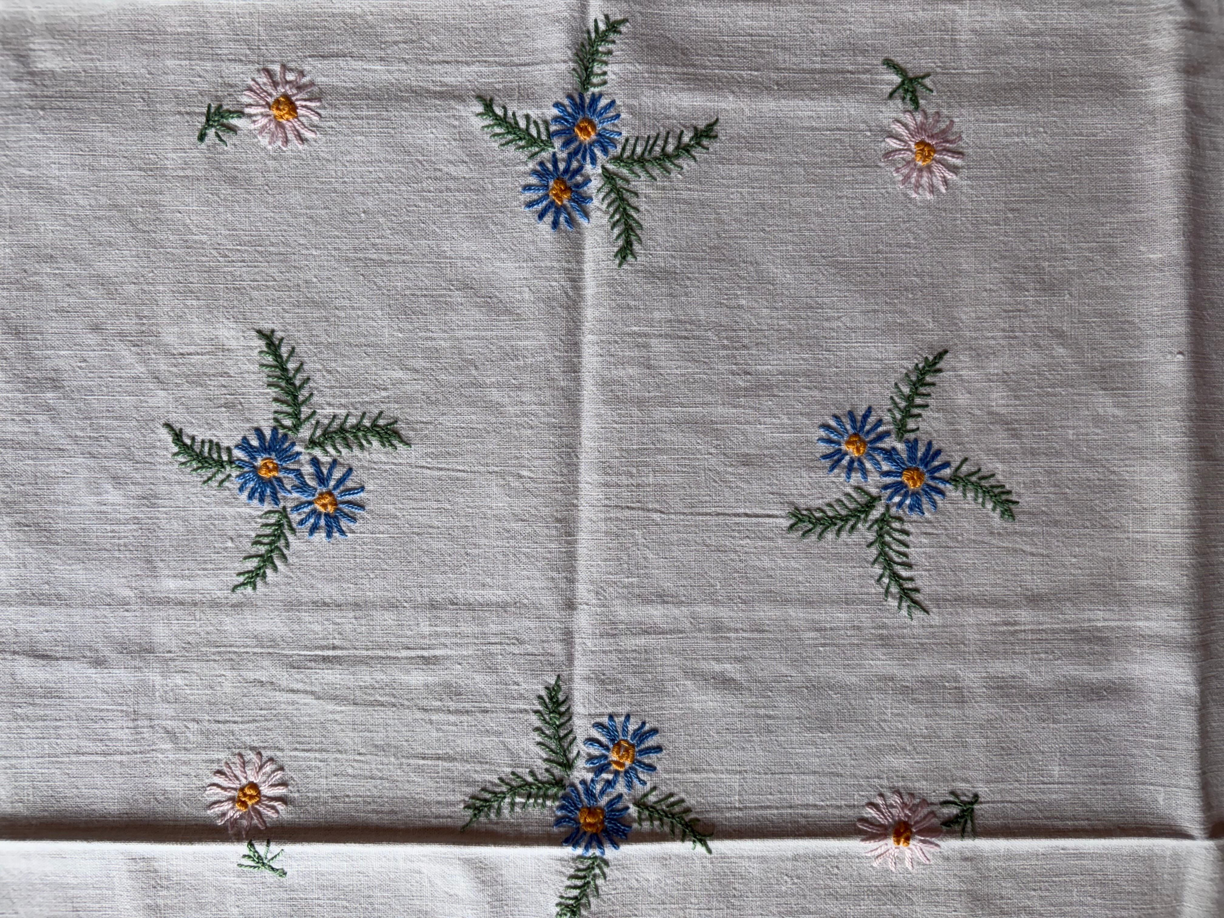 送料無料】フランスアンティーク テーブルクロス（64×62cm） 花柄刺繍