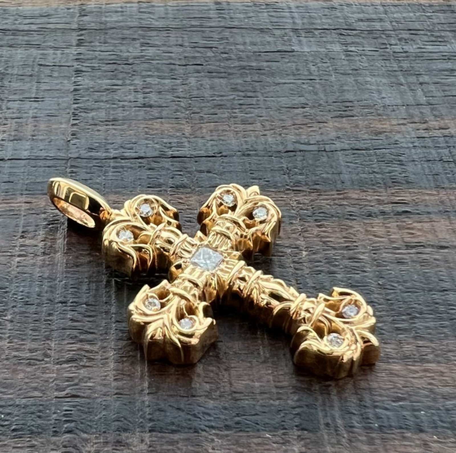 CHROME HEARTS クロムハーツ タイニーフィリグリークロス パヴェダイヤモンド チャーム 22K ゴールド ペンダントトップ