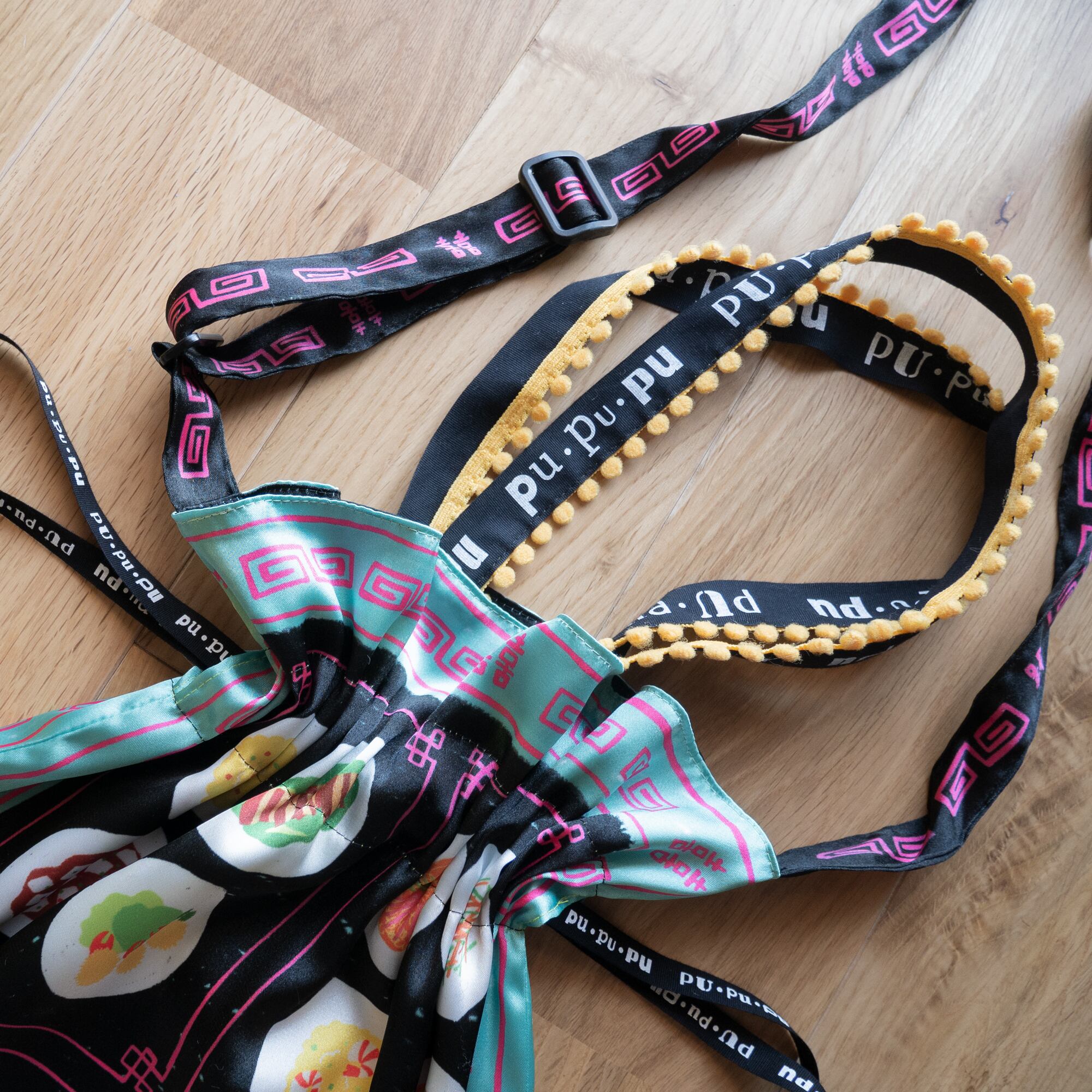 pupupu 2wayおいしい巾着バッグ純喫茶柄と中華柄のリバーシブル 【公式