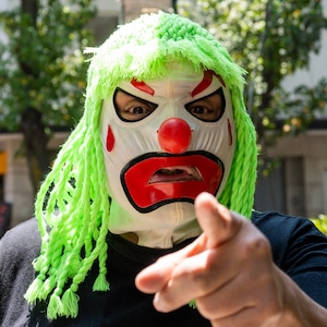 トランポソ(Tramp Clown)／プロレスマスク／試合用マスク／オフィシャル品／本人着用／デビュー当時のビンテージ品／白レオタード生地／すっぽりタイプ／黄緑髪の毛風ヒモ付き