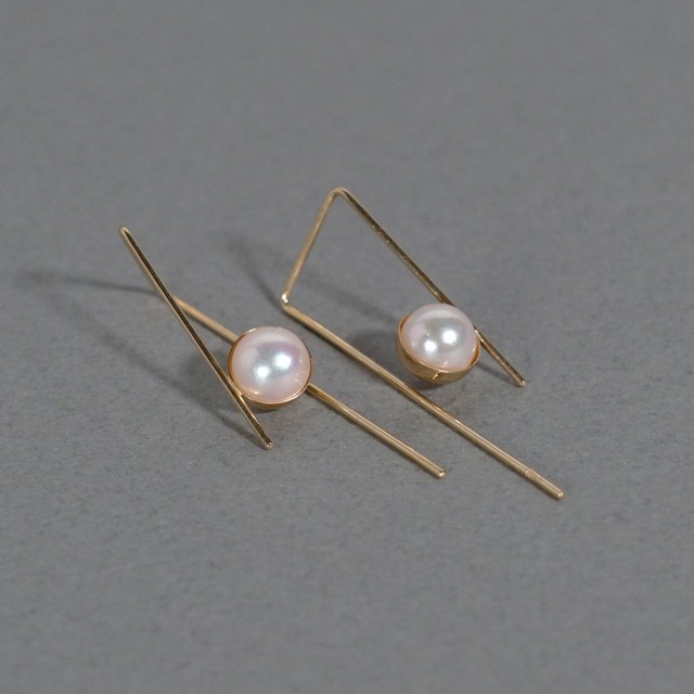 Ｋ１８　パールオンザラインピアス