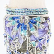 ベリーダンス オリエンタル 衣装 上下セット パープル系 トップス スカート アーム飾り 腕飾り 頭飾り 紫 青 スパンコール ビーズ 鮮やか 華やか 装飾 豪華 ダンス衣装 キラキラ イベント ステージ ブルー系 シルバー系