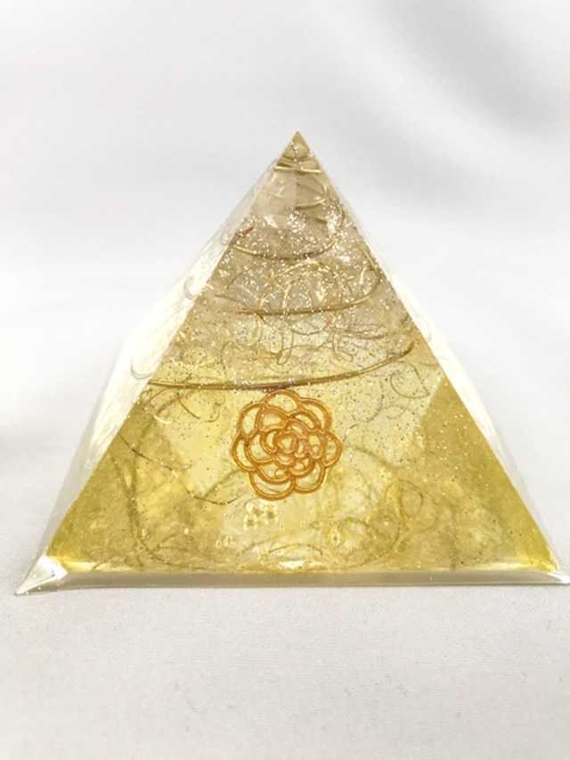 ピラミッド型オルゴナイト【シトリン＆天然水晶】