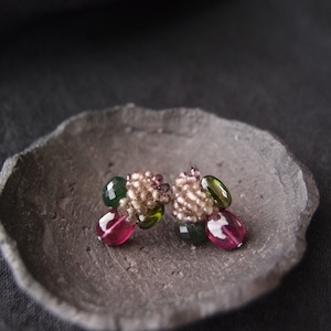 【天然石刺繍／ピアス】Rhodolite Garnet × Smoky Quartz × Tourmaline Earrings