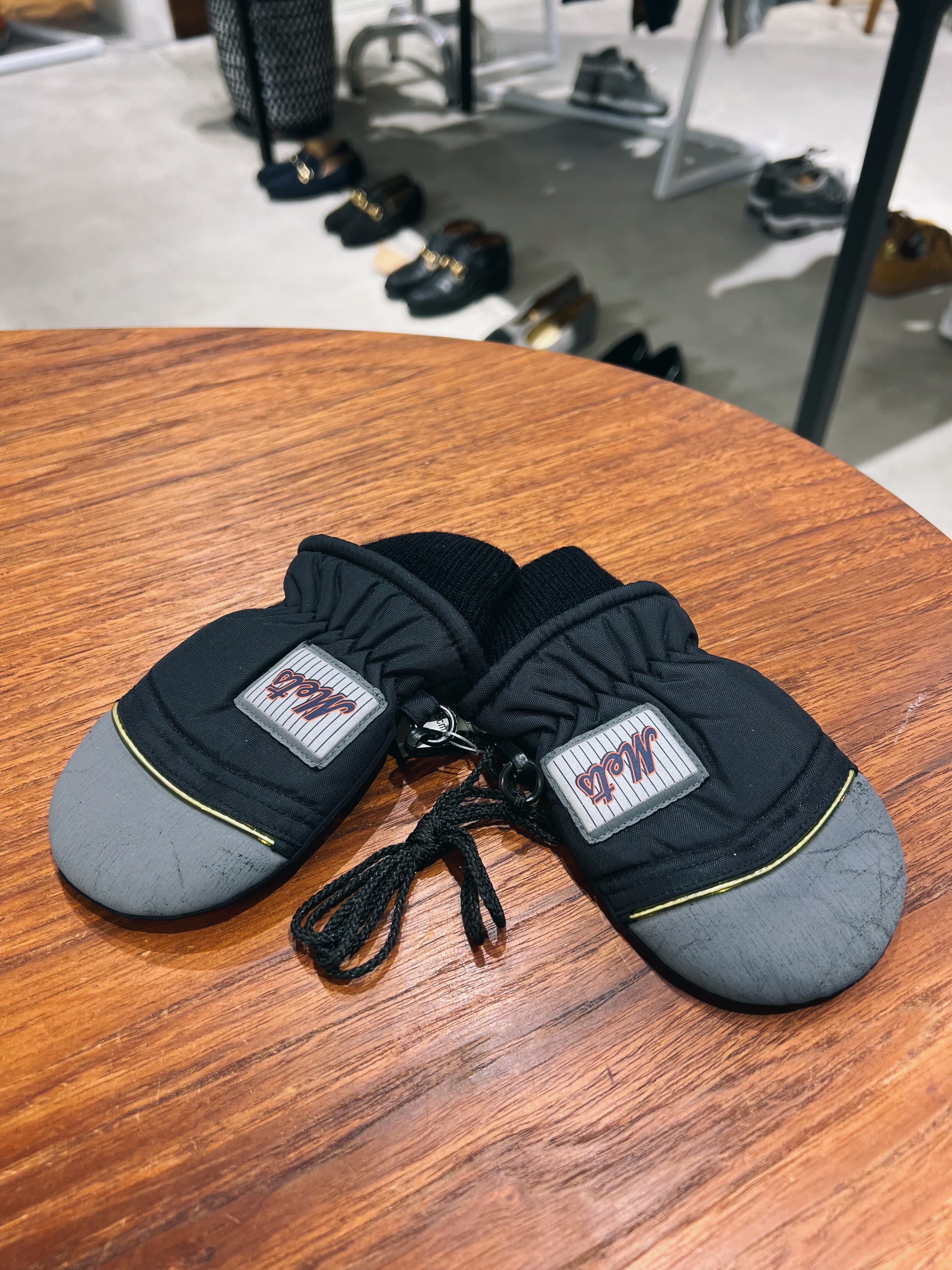 (KD515,516)95cm New York Mets gloves / kids/ black / dead stock