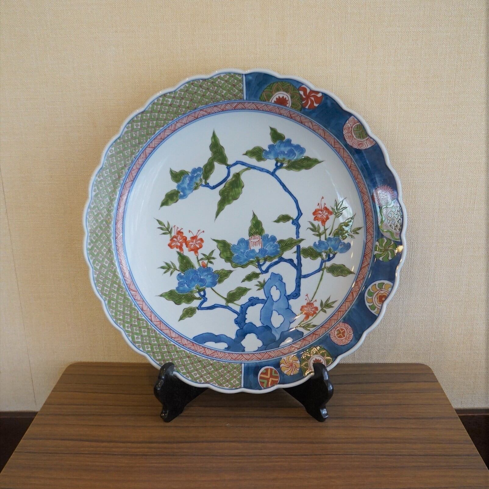 Amazon.co.jp: 有田焼 弥左衛門 額皿 共箱 飾り皿 置物 大皿 壁掛可