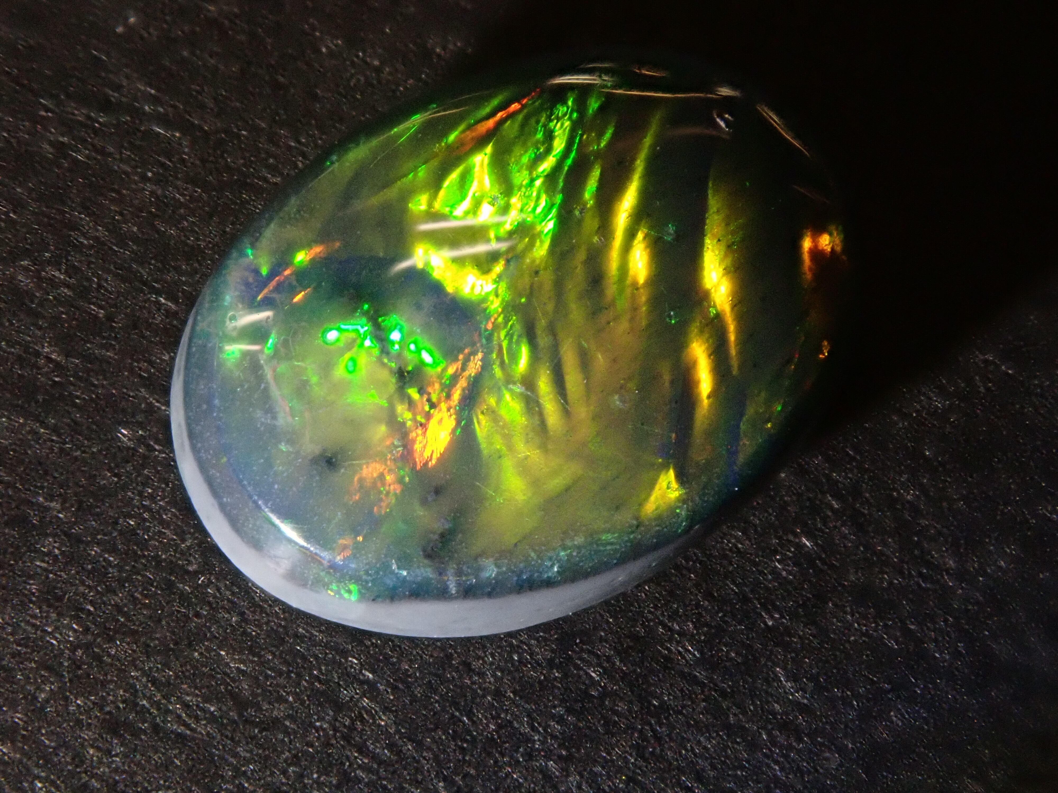 オーストラリア産ブラックオパール 1.600ct | Gem Shop Urcaguary