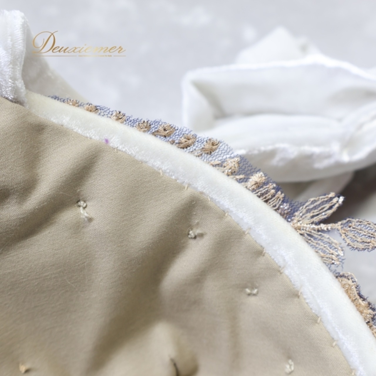 ベリーダンス オリエンタル 衣装 トップス ベルト セット ホワイト系 蝶 花 アーム アーム飾り 腕飾り ラインストーン チェーン 白 金 かわいい 爽やか 明るい ダンス衣装 ステージ イベント キラキラ 華やか シルバー系 ゴールド系