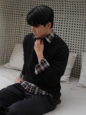 【ALUDE SELECT】Cross studs v-neck long sleeve knit(2color)