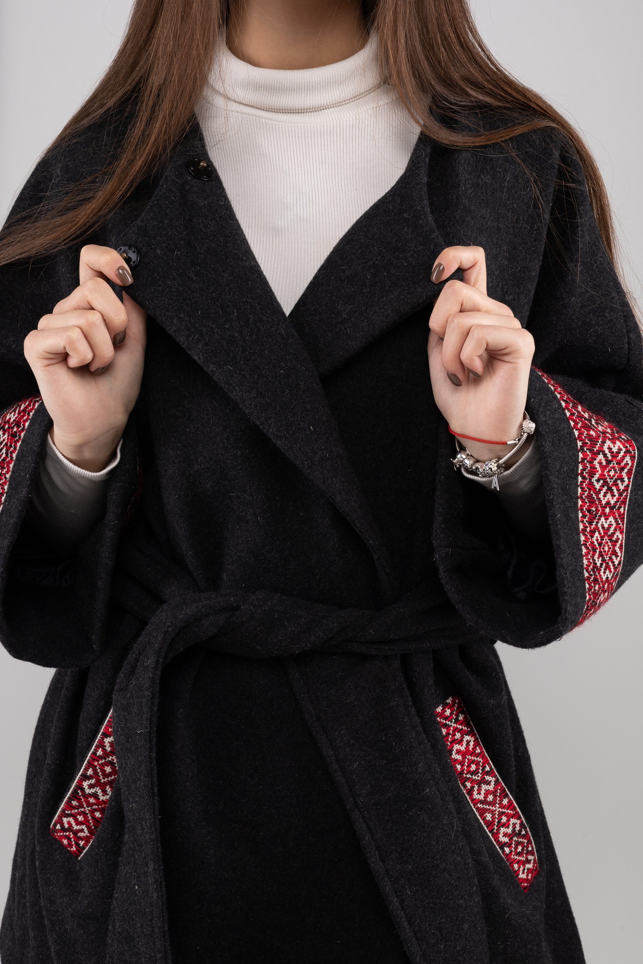 ウクライナ産プレミアムウール100%セミロングコート（黒）平行縫い　手刺繍 - 16