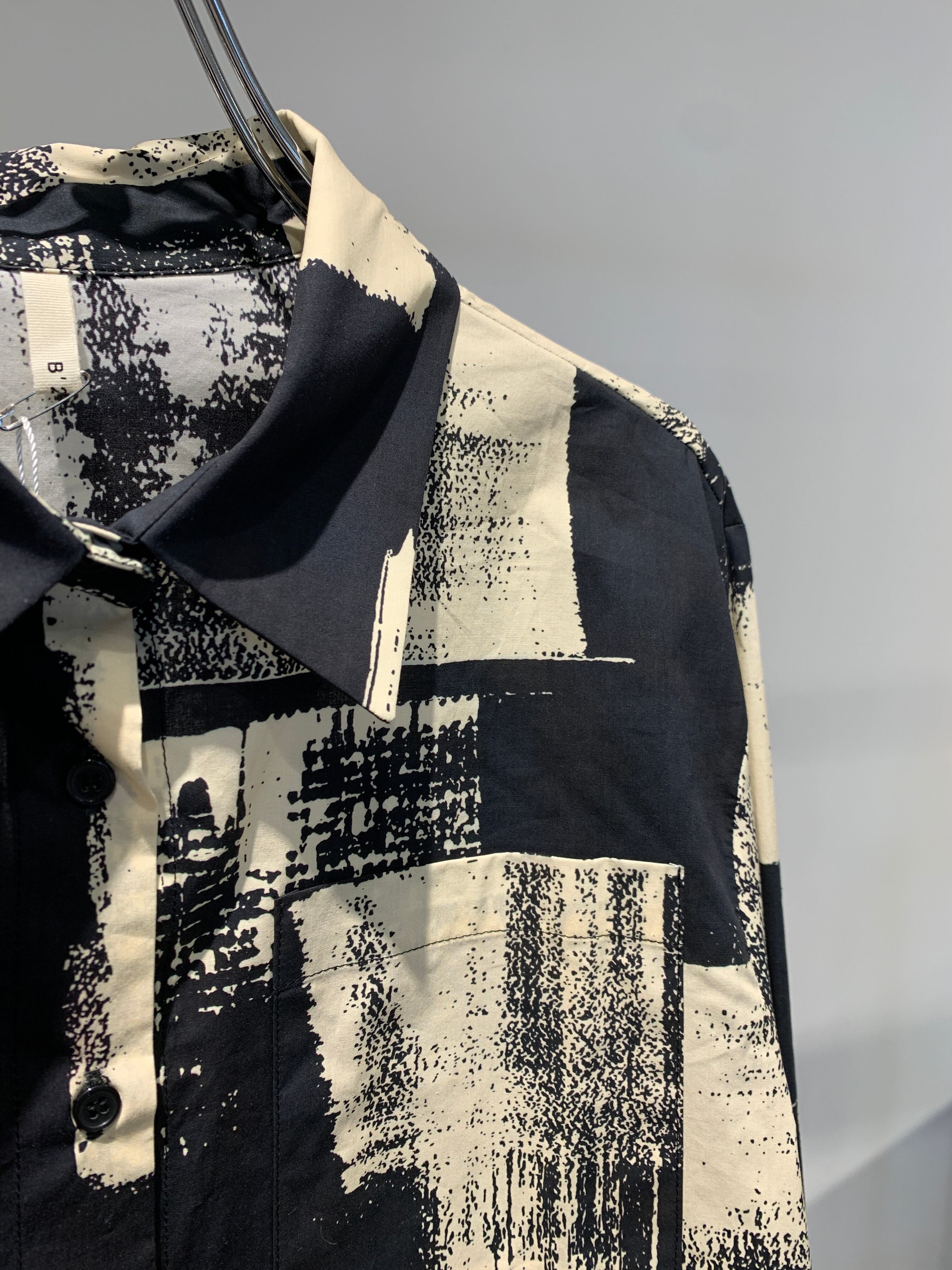 monotone pattern shirt