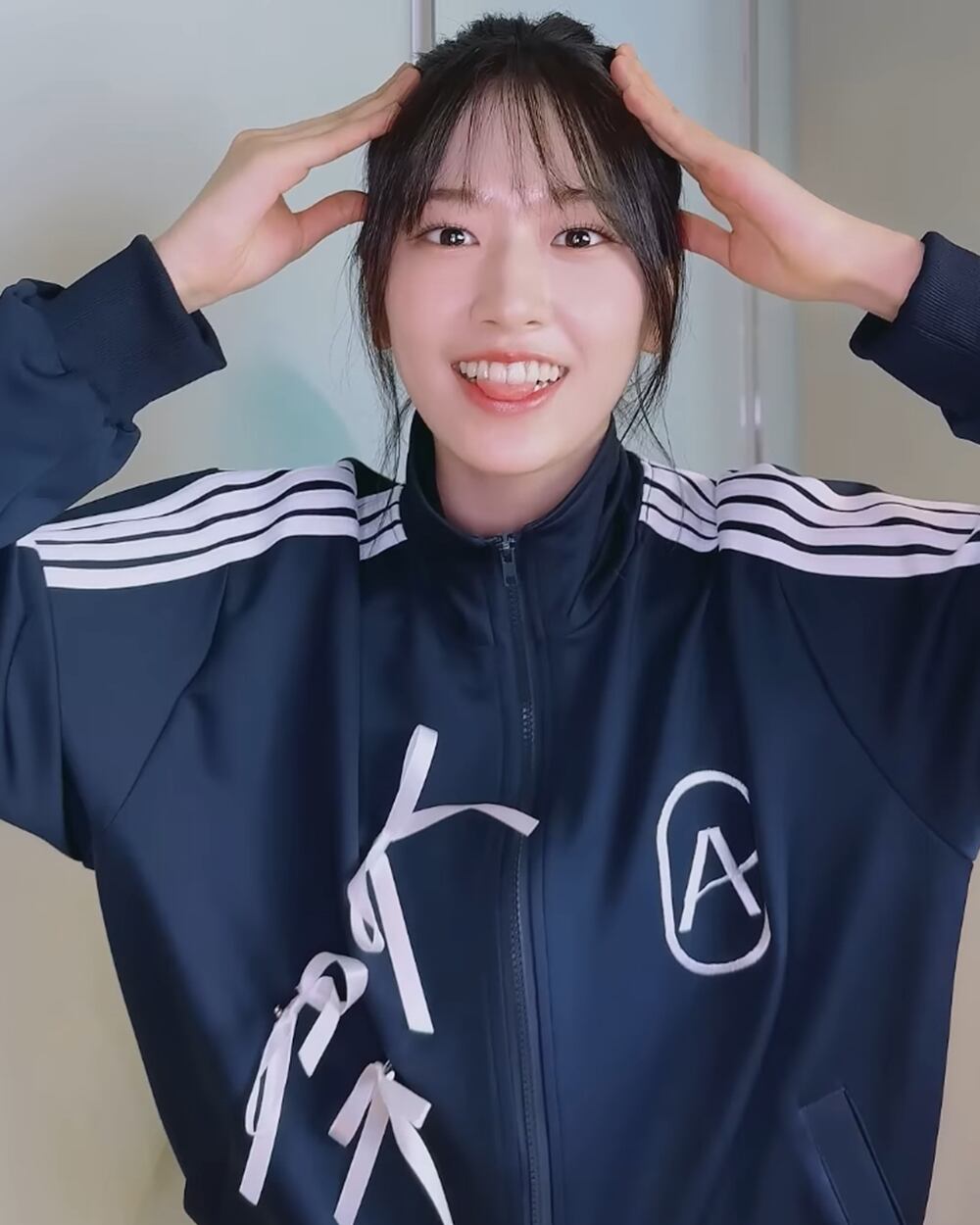 ★IVE アンユジン★韓国大人気★ARI★RIBBON TRACK TOP★韓国発 ☆IVE アンユジン 着用!!【ARICONNECTION】A RIBBON TRACK TOP
