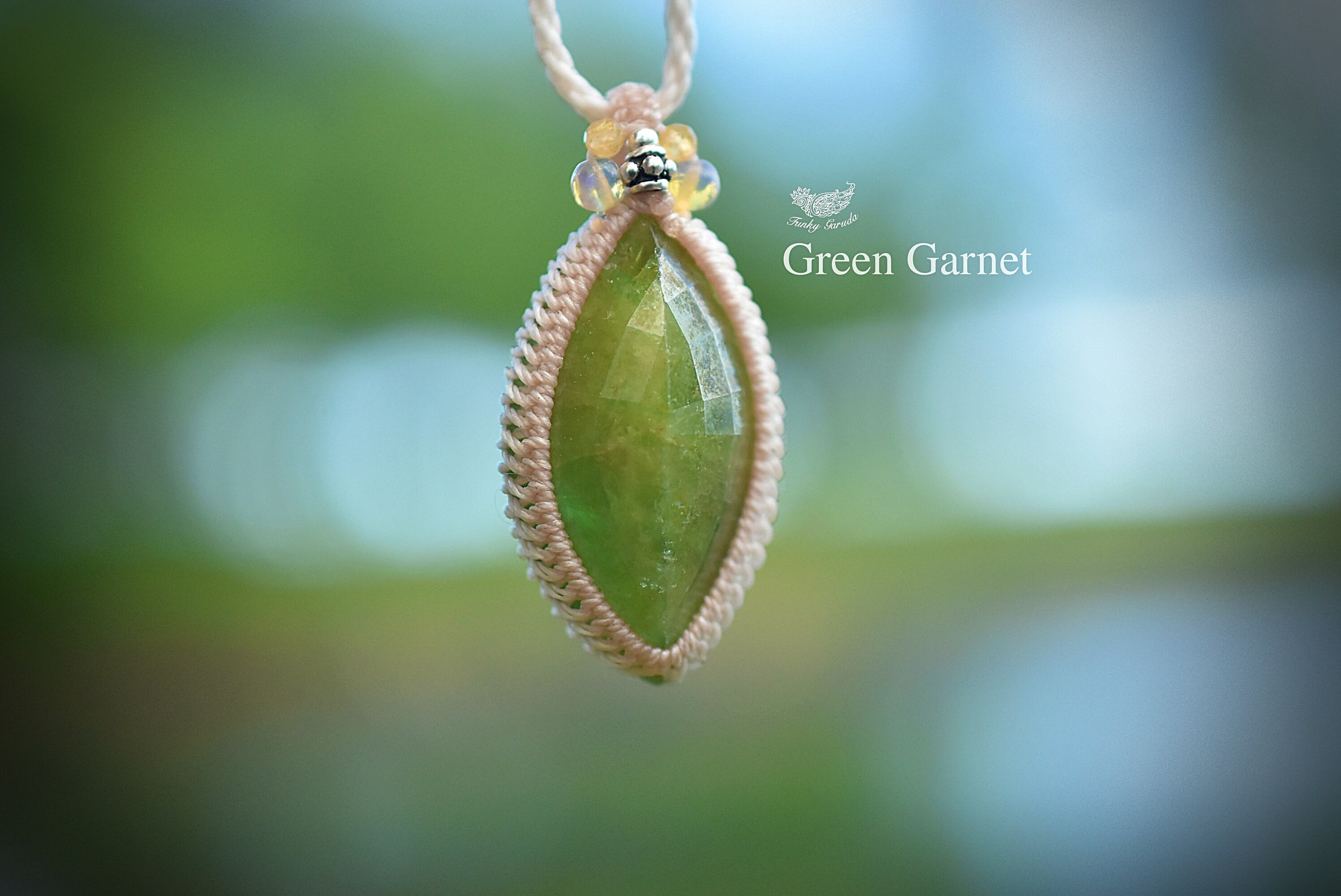 マーキスカット★ファセットカット★グリーンガーネット マクラメネックレス1240
