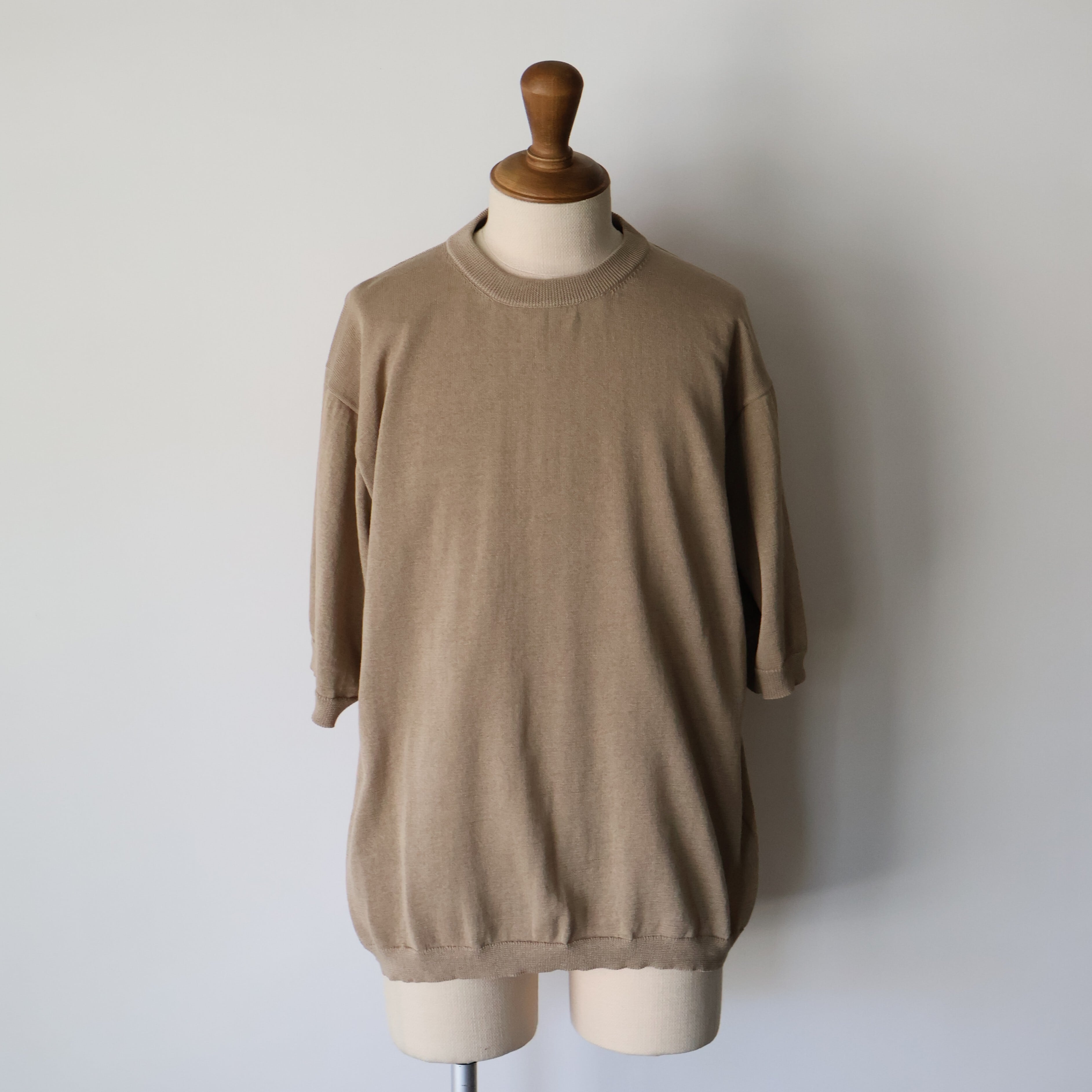 STILL BY HAND “ Half sleeve knit t-shirt ( KHAKI BEIGE )” | H.inch
