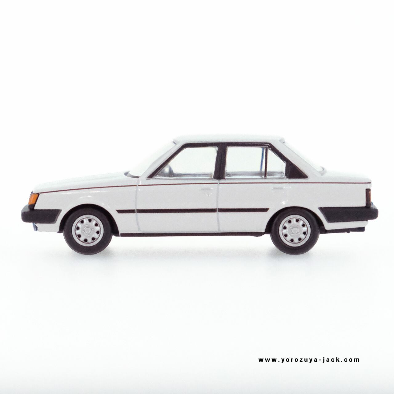 トミカリミテッドヴィンテージネオ LV-N68a トヨタ カリーナ 1500 SG