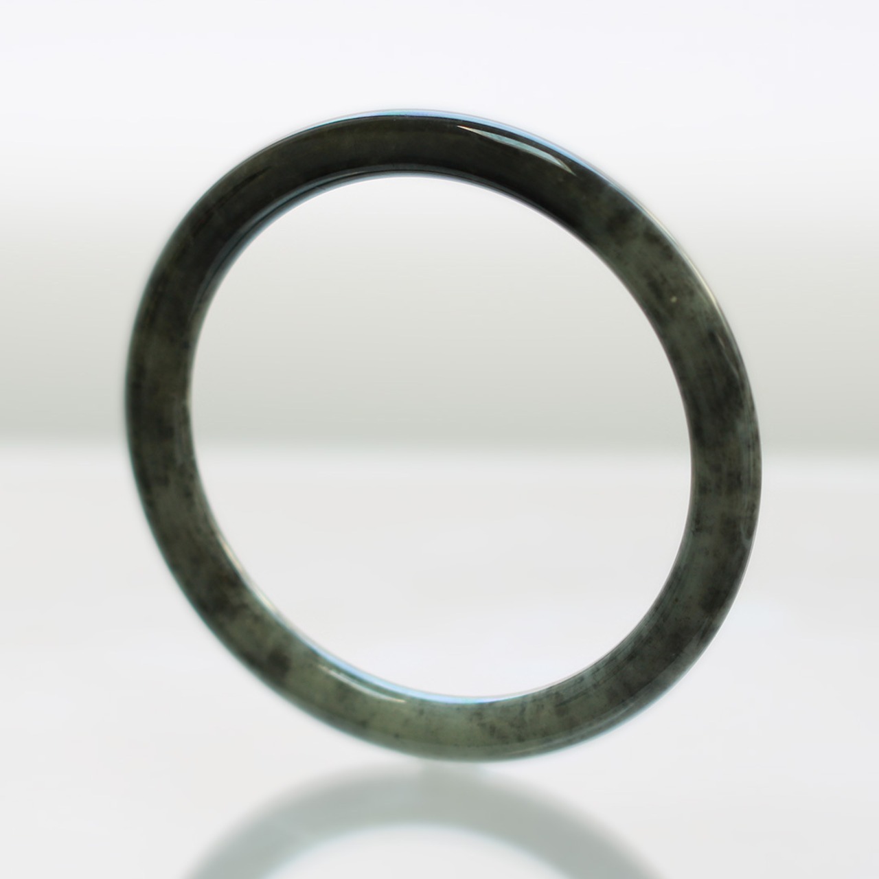 【内径 約55.5mm】 princess Black 翡翠バングル A貨翡翠 jd_bg1525