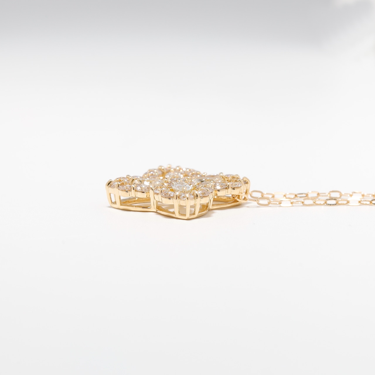 フラワーモチーフダイヤモンド デザインネックレス K18 / 1.000ct