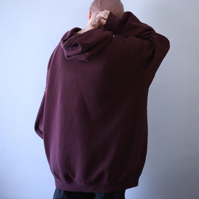 "Carhartt" sleeve logo printed over silhouette bordeaux sweat parka