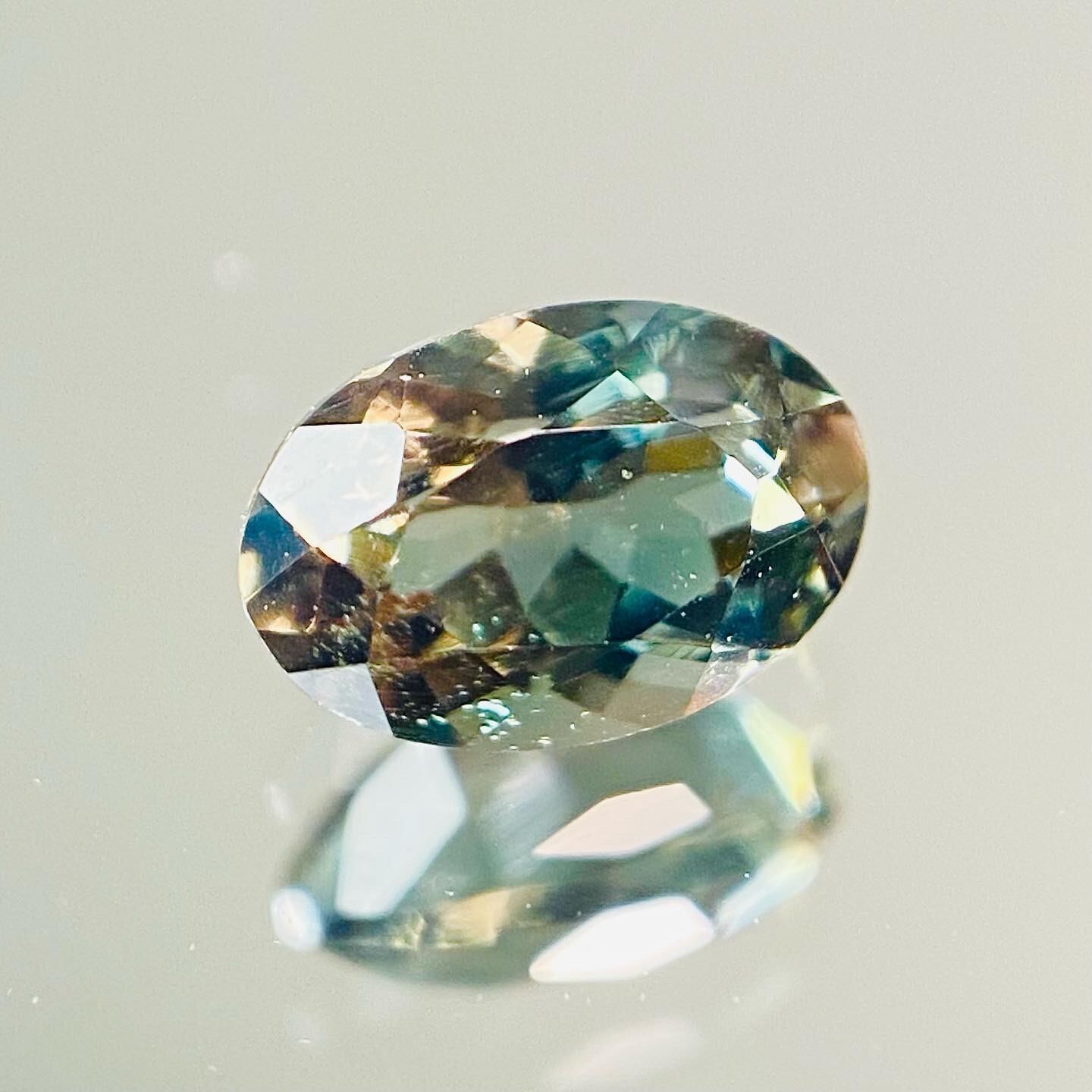 魅惑の多色性　オレゴンサンストーン5