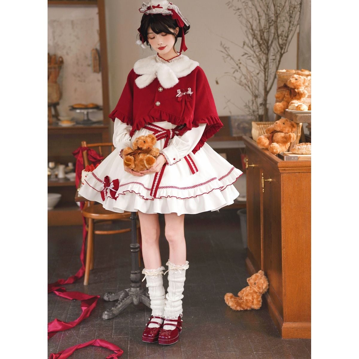 ずっちゃん様 赤いケープ付きワンピース他 おまとめ ガーリーケープレッドバイカラーワンピース：ケープ | Maiden's Rêve