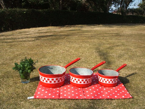french vintage lustucru enamel 3pans  フランス　ヴィンテージ　市松柄　ソースパン　鍋