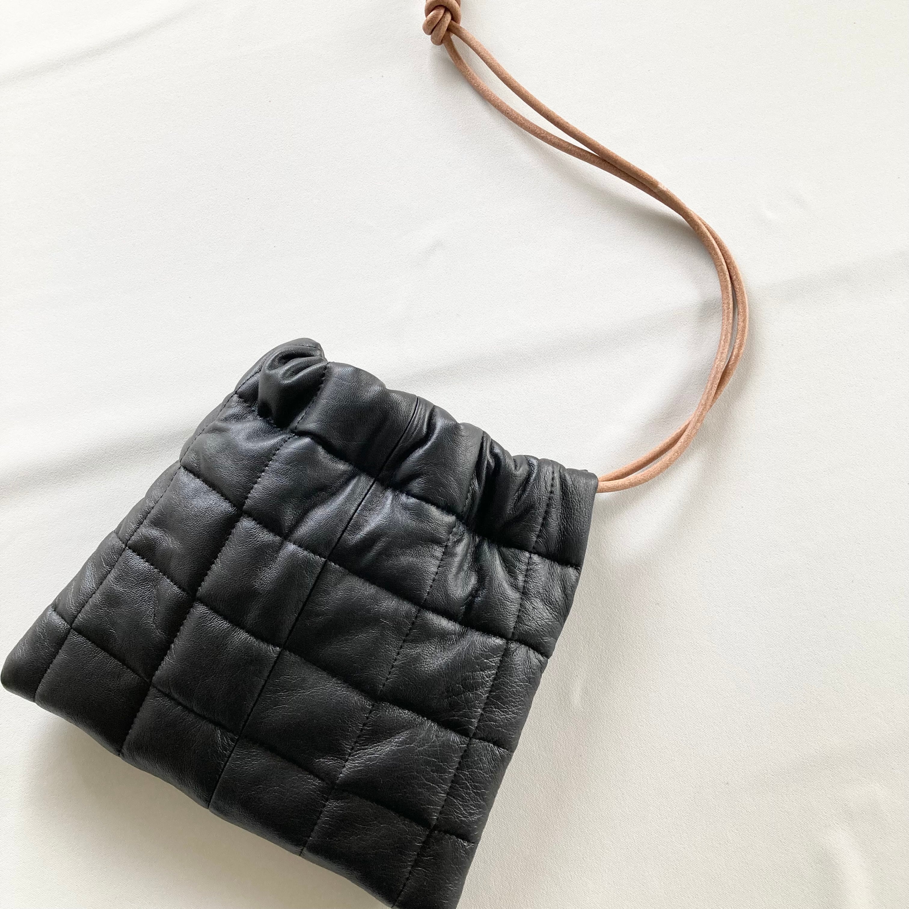 ZOZOTTE leather quilting drawstring bag / レザー キルティング巾着バッグ / ブラック
