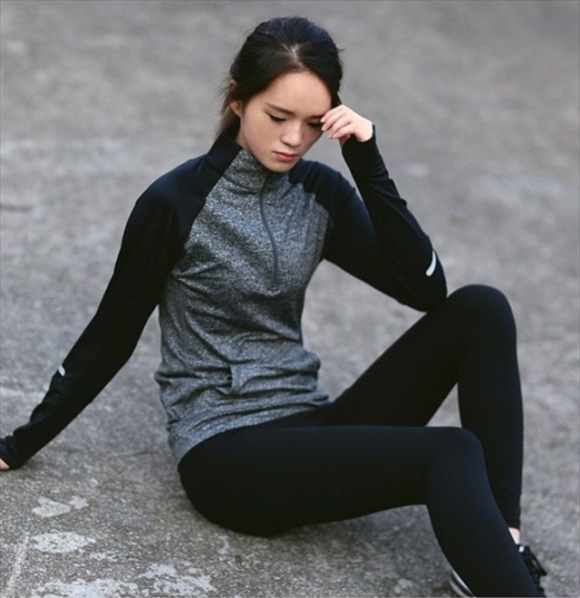 ハーフジップ ハイネック トップス 長袖 Tシャツ ランニングウェア ジョギングウェア ウォーキングウェア ヨガウェア ジムウェア スポーツ フィットネスウェア スリムフィット 速乾性 通気性 レディース M L Xl Laff Store 会社情報 納期の確認をお願いします