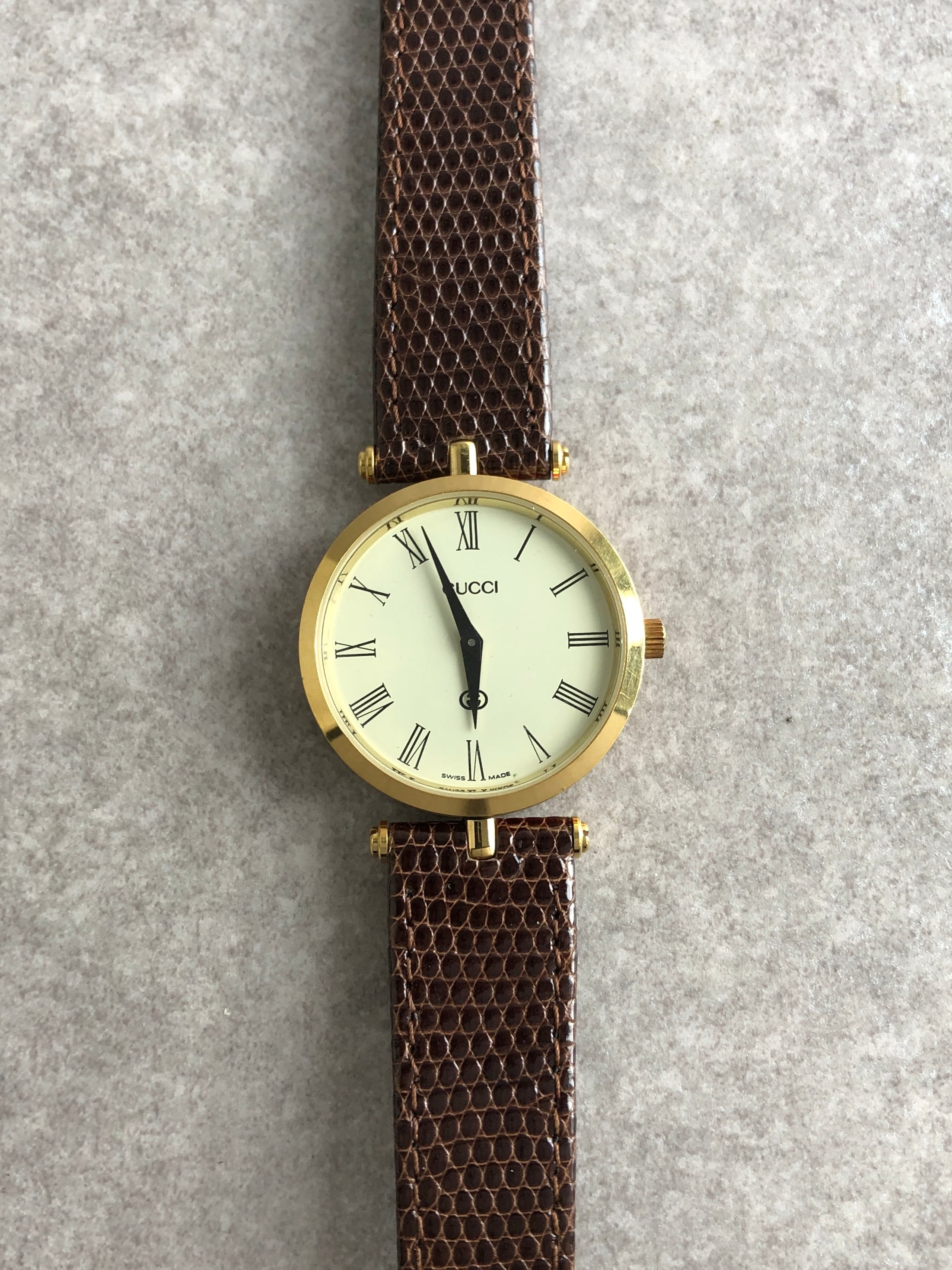 GUCCI グッチ 腕時計 ブラウン ゴールド シェリーライン ラウンド