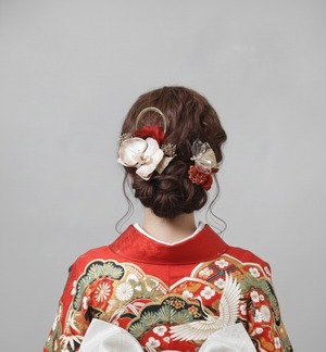 胡蝶蘭髪飾り　　アメリカンフラワー　オレンジピンク　袴　振袖　成人式　ヘアドレス　ヘアパーツ　プリザーブドフラワー　ドライフラワーフラワー