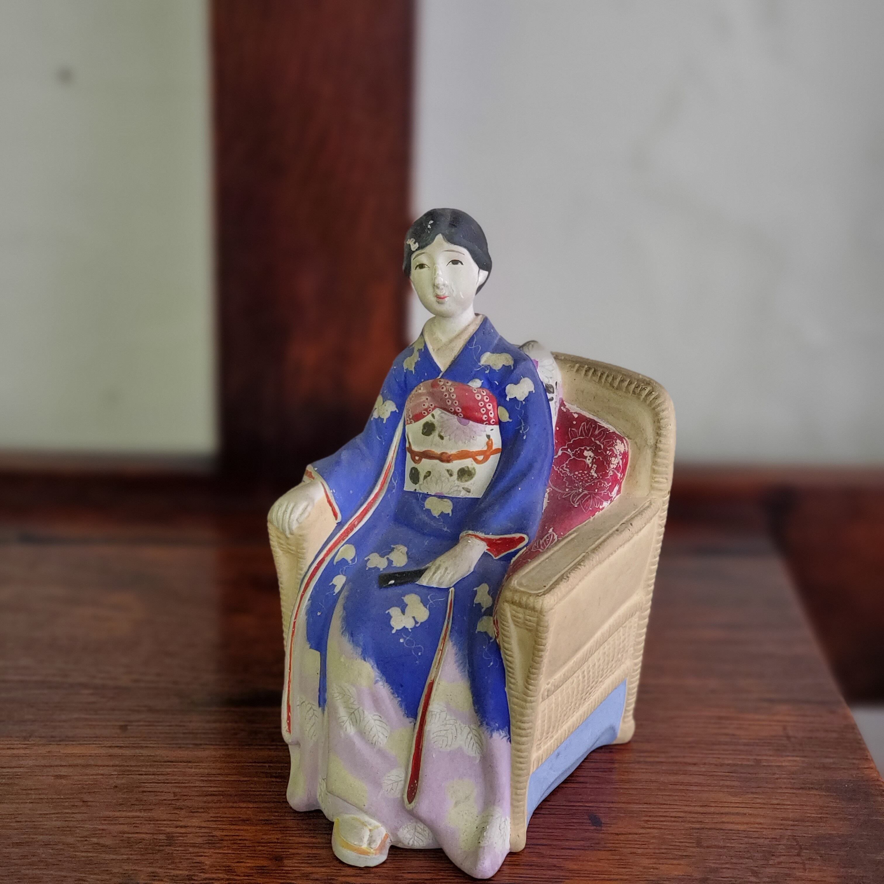 カラフルな花柄着物の陶器人形 カラフルな花柄着物の陶器人形 【公式通販】