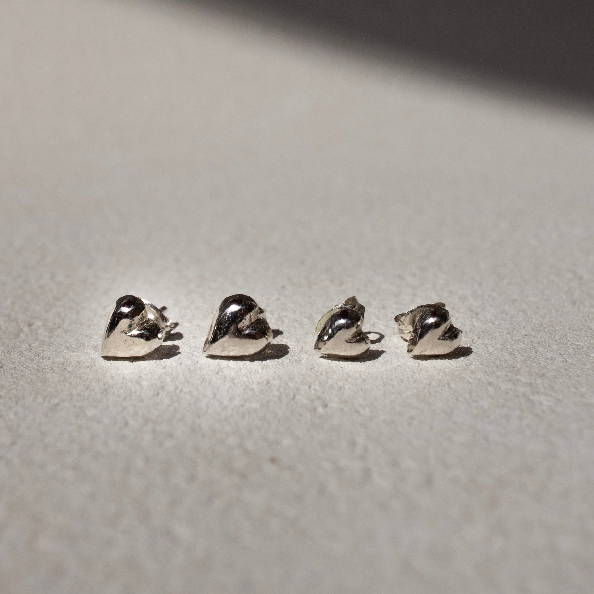 ひと粒ハートピアス】HITOTSUBU HEART PIERCING L | PISTER&CO ひと粒ハートピアス】HITOTSUBU HEART PIERCING L | PISTER&CO