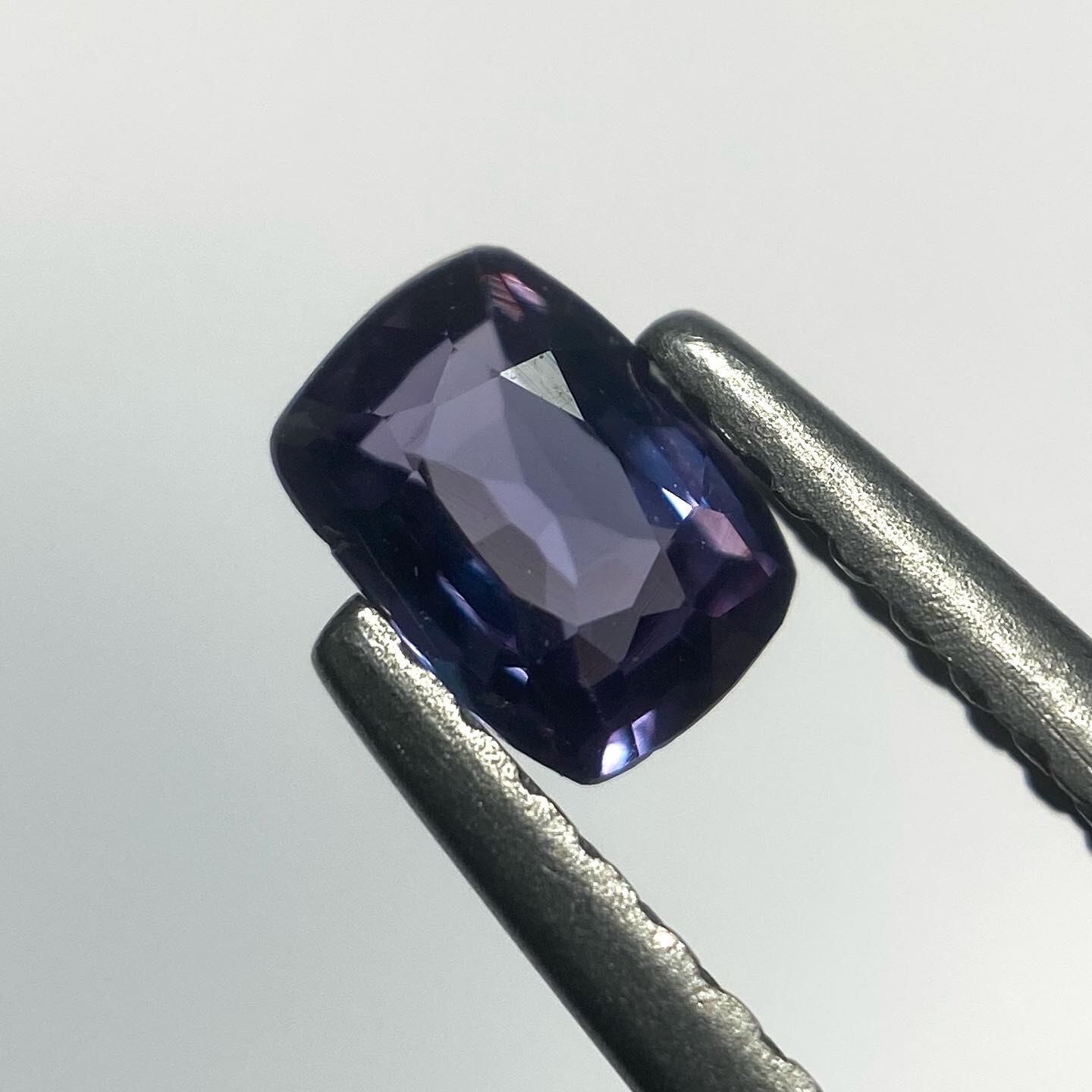 変身する石 ベキリーブルーガーネット3