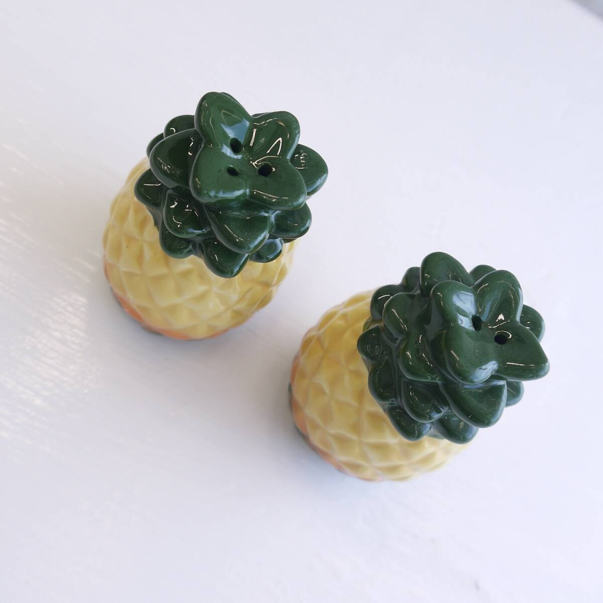 ☆ハワイ直輸入☆ソルト＆ペッパー シェイカー／塩胡椒入れ／陶器